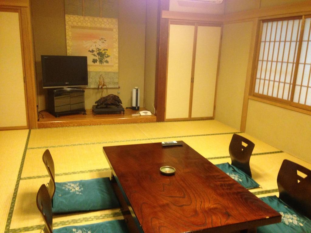 Chuokan Shimizuya Ryokan Наґано Номер фото
