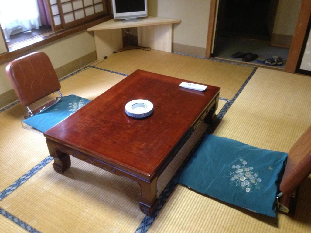 Chuokan Shimizuya Ryokan Наґано Номер фото