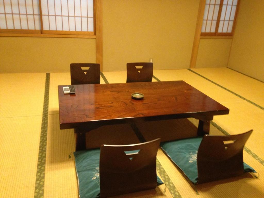 Chuokan Shimizuya Ryokan Наґано Номер фото